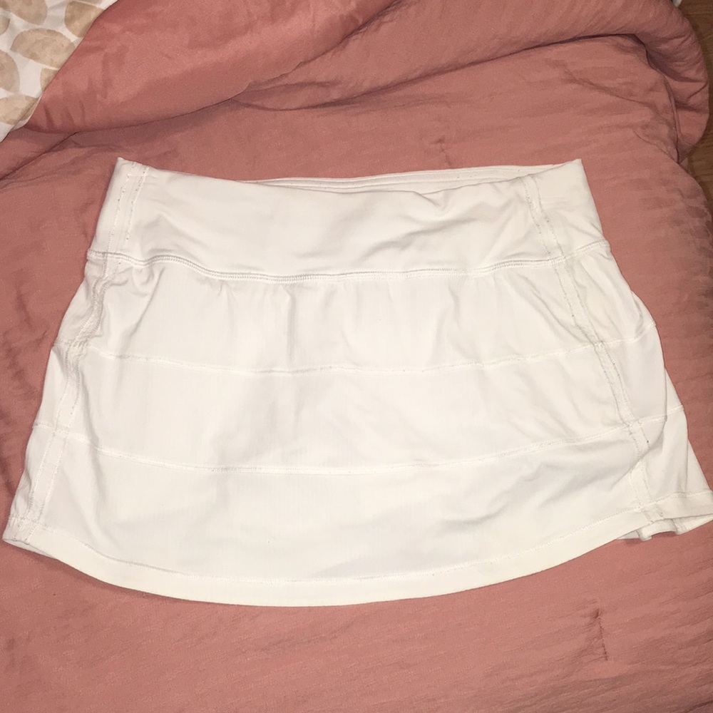 White tiered Lululemon tennis skirt/skorts sz 4